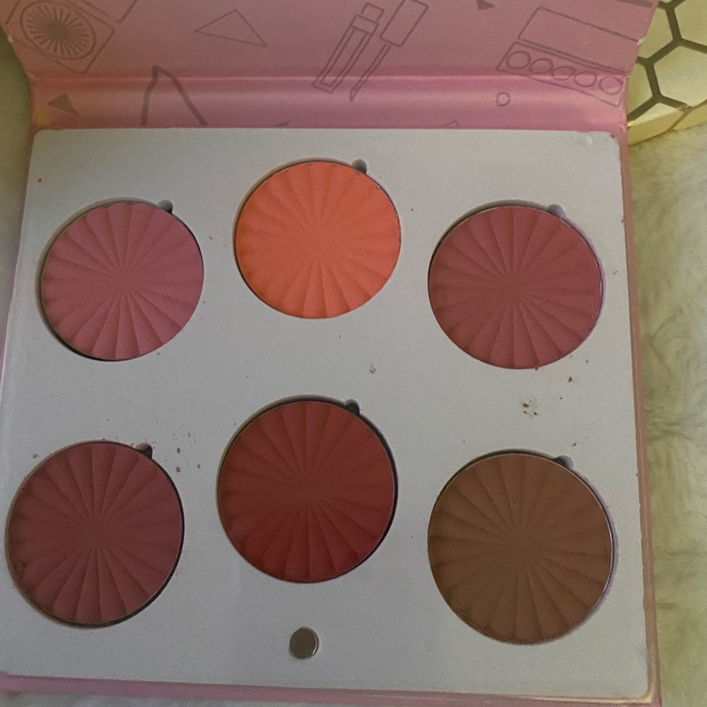 Makeup bundle - Picture 4 of 6